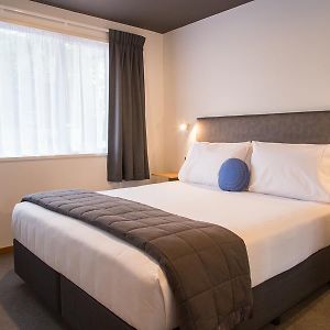 One-Bedroom Apartment King Bed